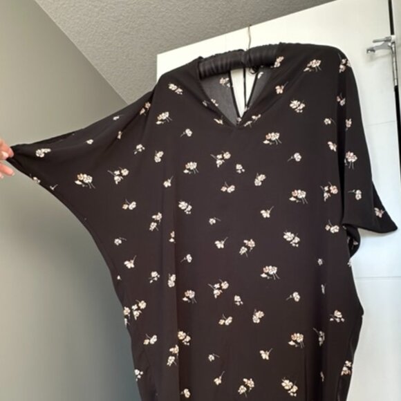 OAK + FORT Black Midi Dress with Pink Flower Print and Batwing Sleeves - Picture 3 of 6